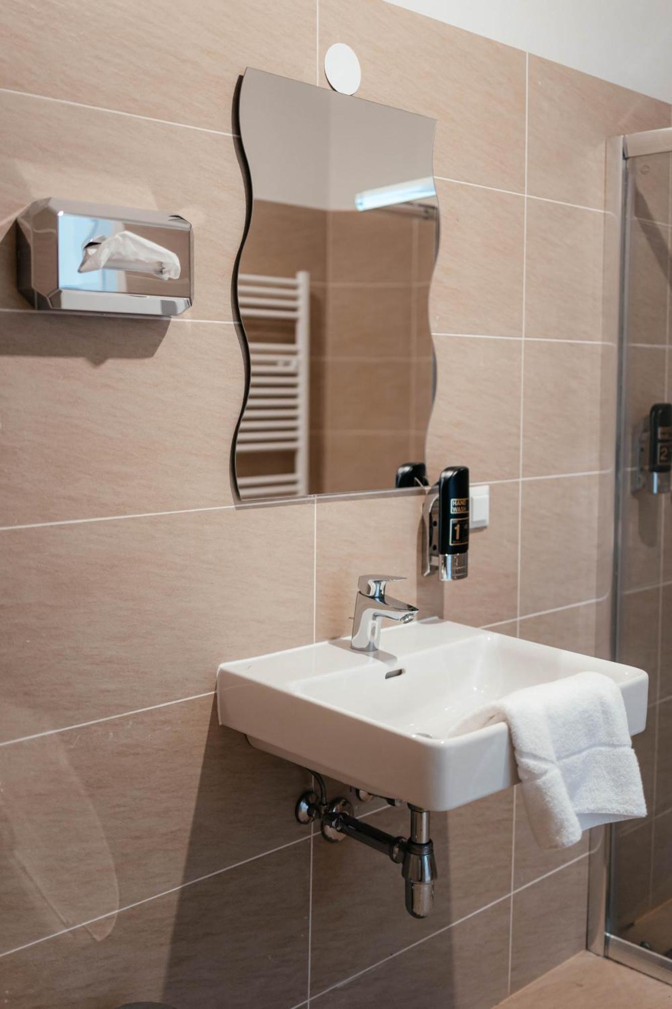 וינה Lax Apartments מראה חיצוני תמונה
